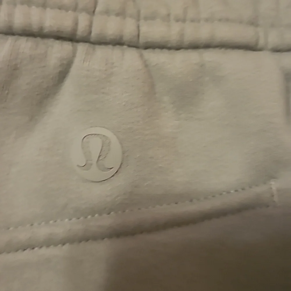 #44 Lululemon Loungeful Shorts size 0 b1352